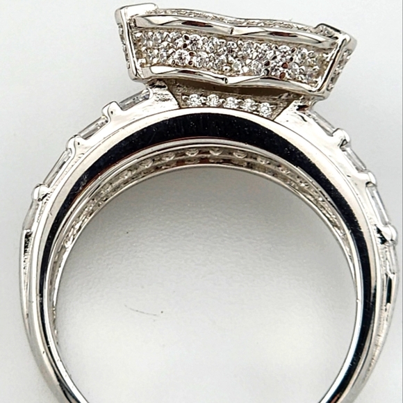 Sterling Silver 925 Heart Ring with Cubic Zirconia Stones - Picture 15 of 15